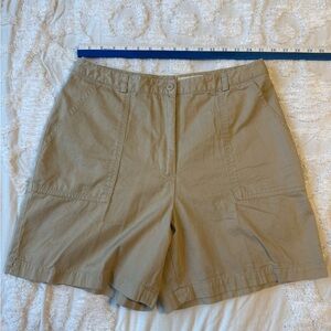 Eddie Bauer Tan Women's Shorts size 12 with pockets A18